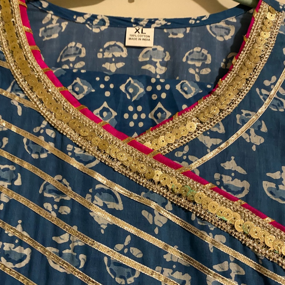 3 pc beautiful dress set. Consisting of a dupatta, kurta, and gharara.